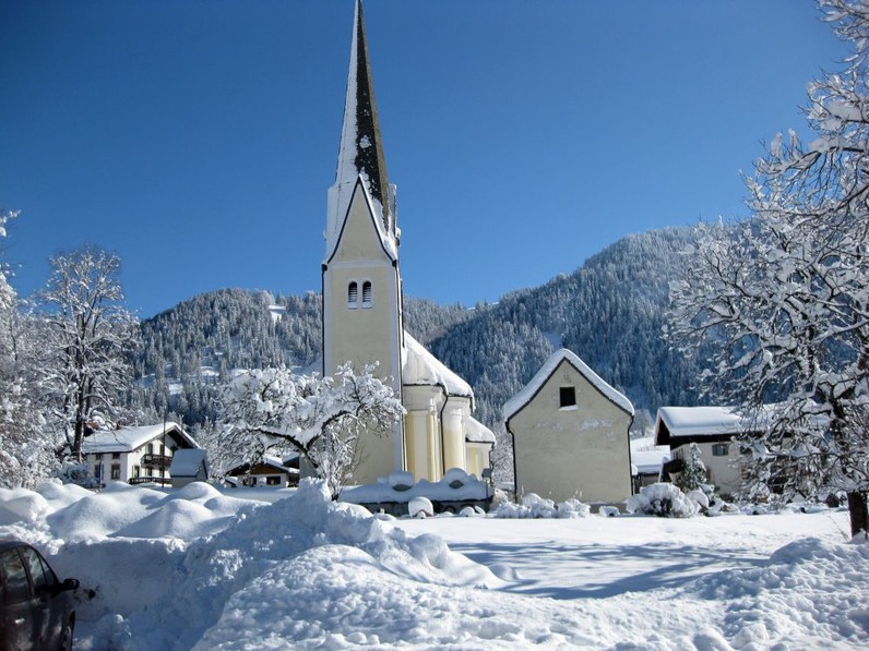 Bild: Kirche im Winter